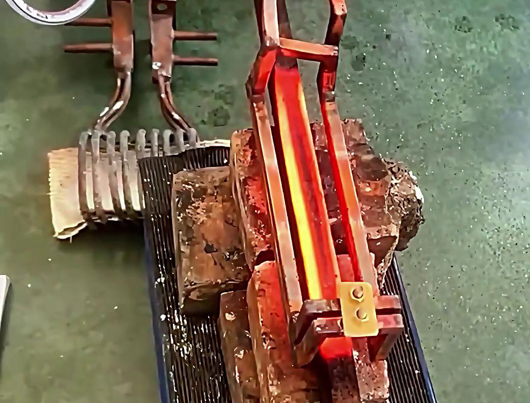 高頻感應(yīng)加熱機(jī)對25mm方鋼加熱測試，哪一種感應(yīng)加熱線圈會比較好